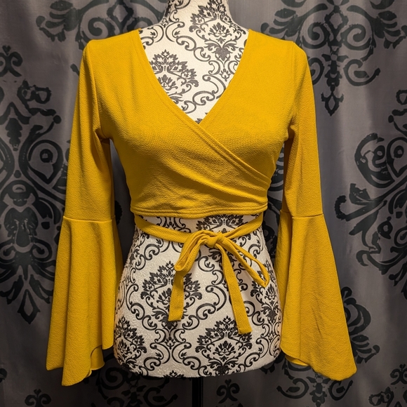 Set Of 2 Bell Sleeve V Neck Crop Tops- Red And Yellow Size Small - Picture 2 of 5